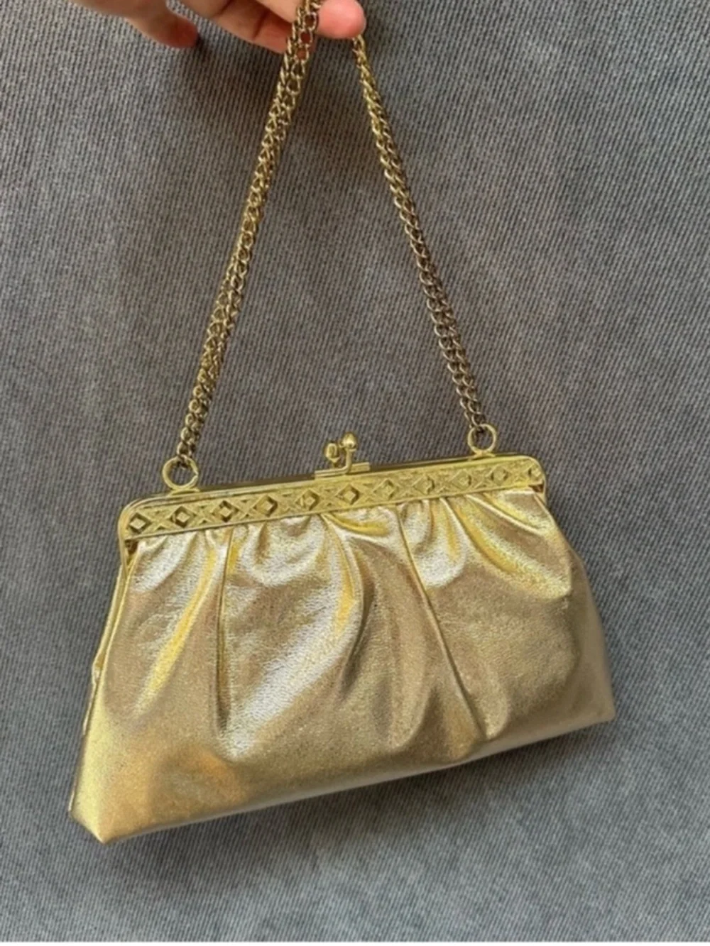 Vintage gold metallic handbag w/ chain strap